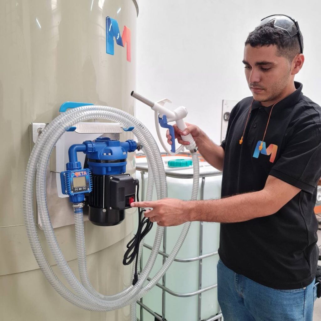 Tanque Armazenagem e Abastecimento de Arla 32 - Meta Industrial